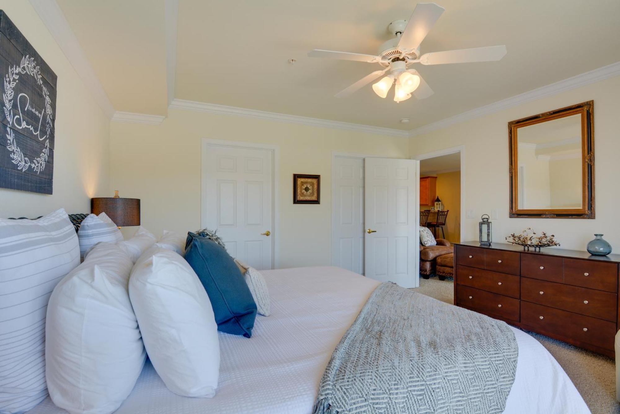 Lakefront Osage Beach Condo With Pool And Water Views! 外观 照片