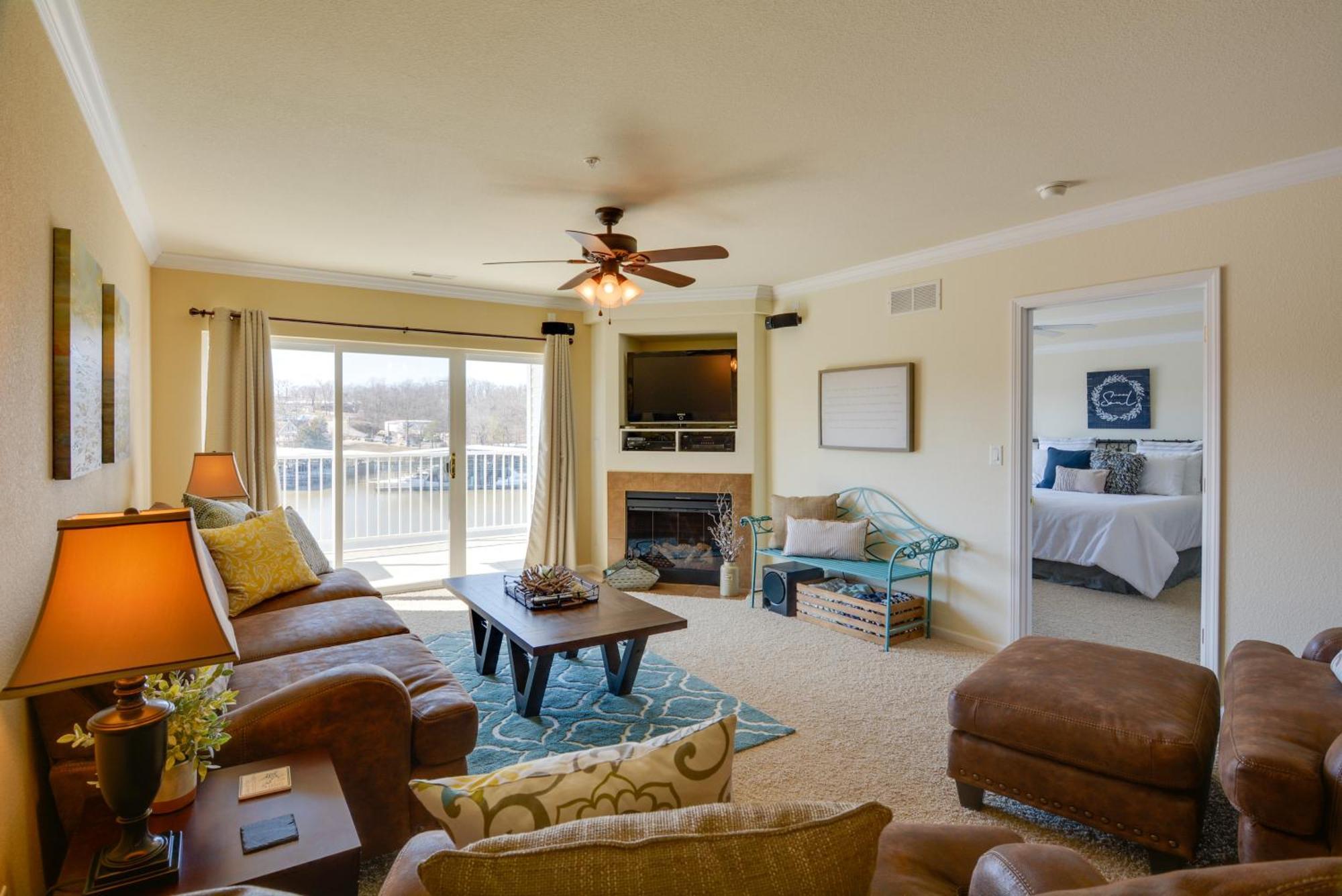 Lakefront Osage Beach Condo With Pool And Water Views! 外观 照片